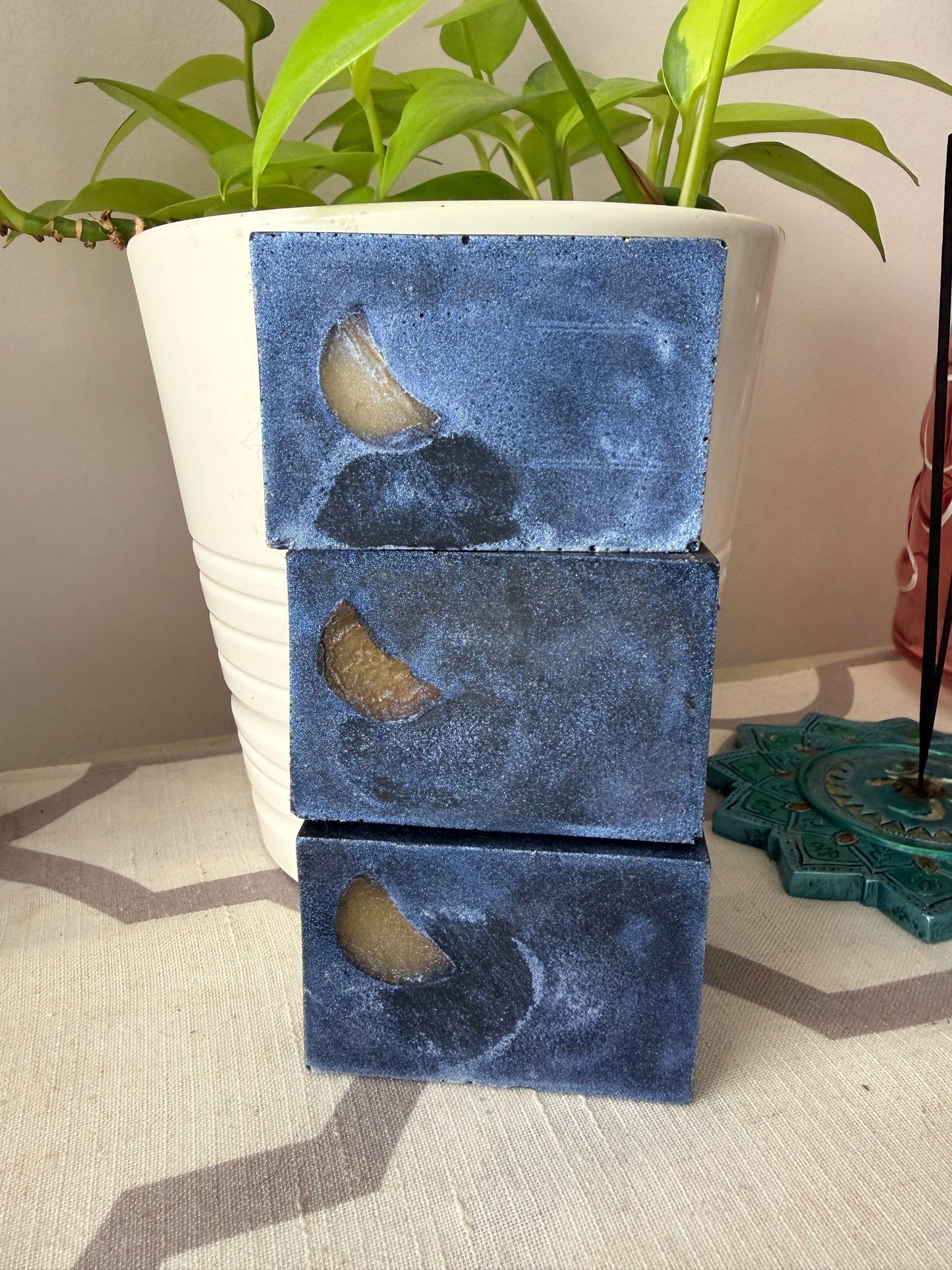 Blue Moon (Moon glows in the dark)